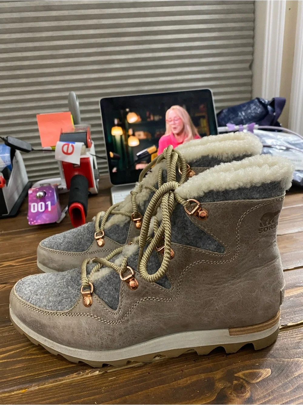 Sorel Sneakchic Alpine Beige Suede Leather Upper Sherpa Ankle Boots Size 10